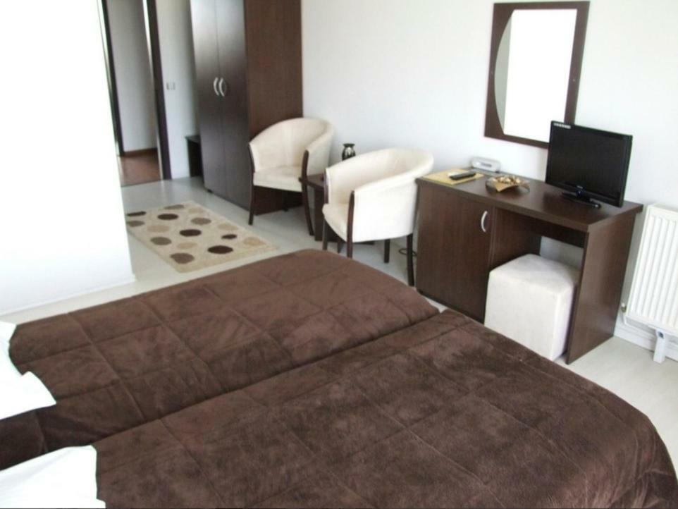 Plaisir Hotel Ploieşti Buitenkant foto