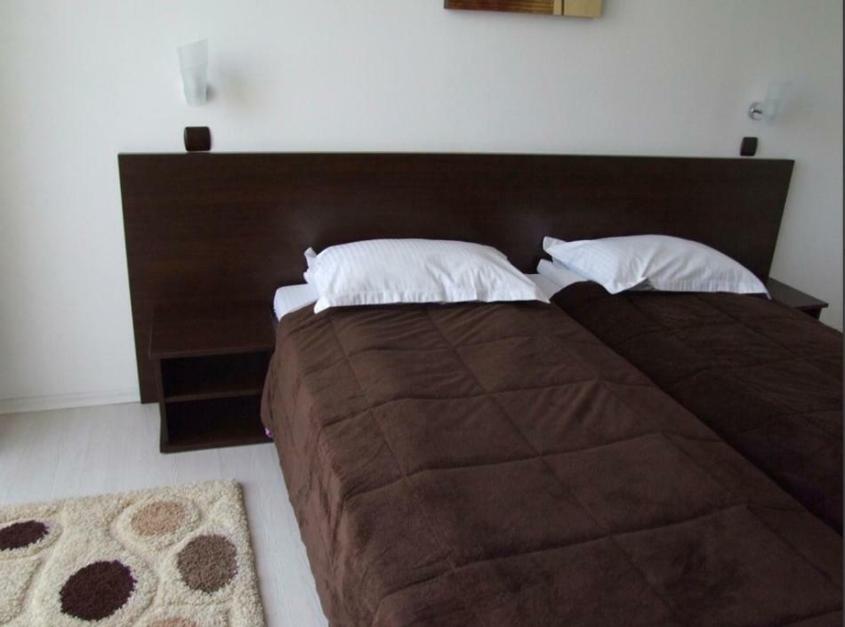 Plaisir Hotel Ploieşti Buitenkant foto