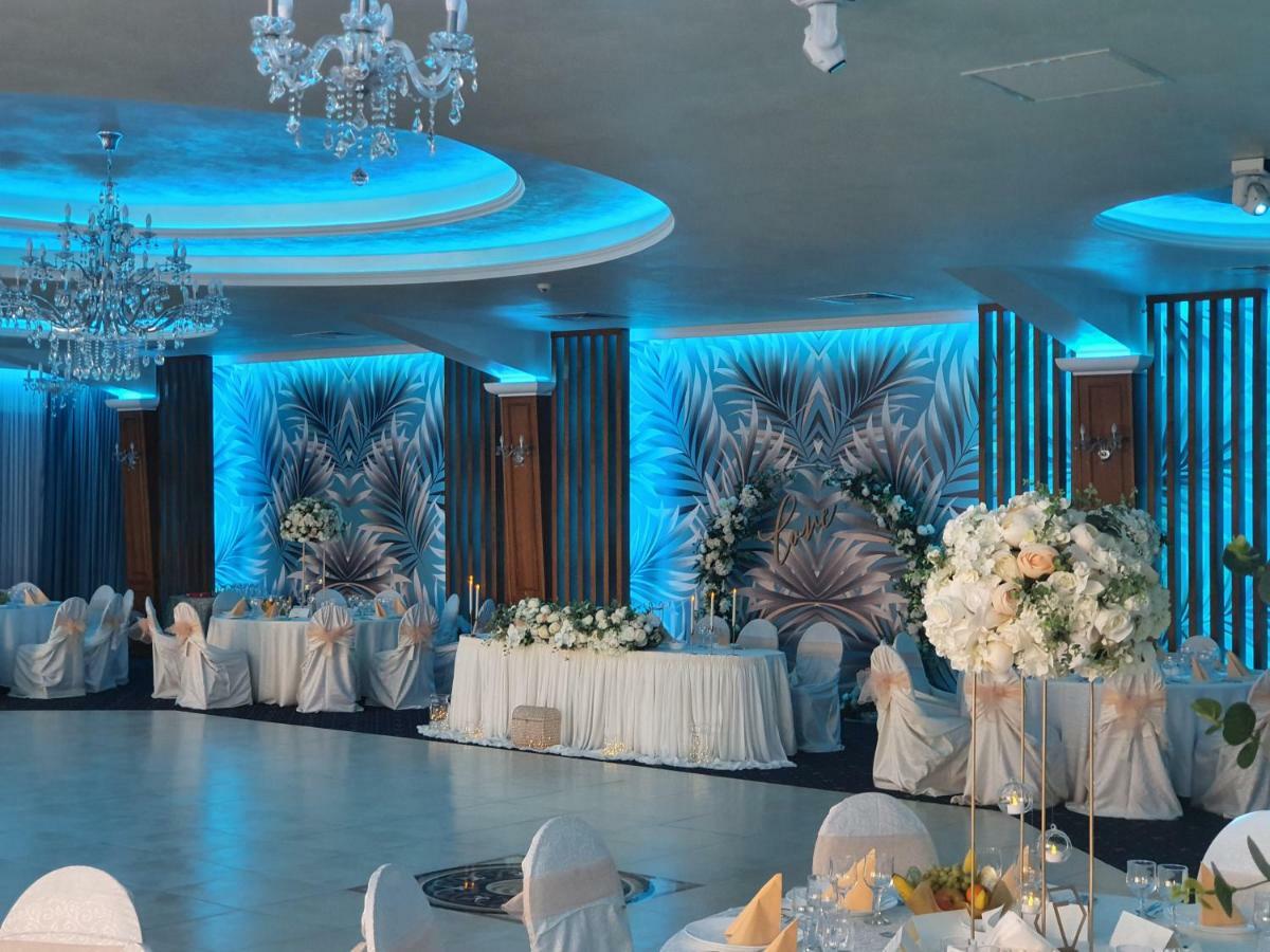 Plaisir Hotel Ploieşti Buitenkant foto