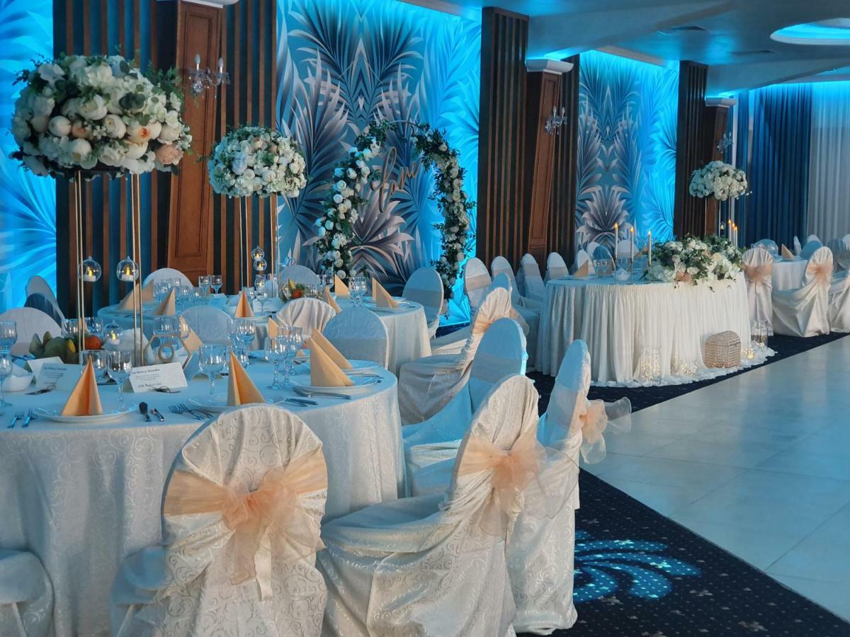 Plaisir Hotel Ploieşti Buitenkant foto